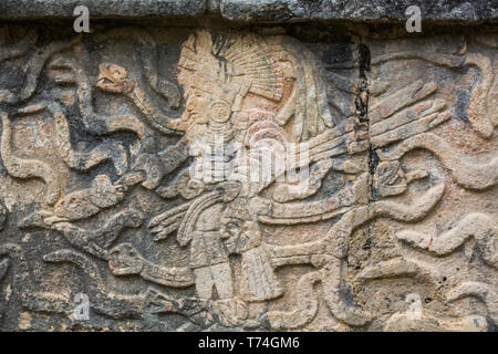 Skulpturen, Plattform der Adler und Jaguare, Chichen Itza, UNESCO-Weltkulturerbe, Yucatan, Mexiko Stockfoto