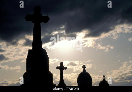 Sturmwolken über GRABSTEINE im Friedhof, NSW, Australien Stockfoto