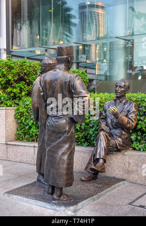 Bronze Skulptur der Fluss Kaufleute von Aw-T-Stück Hong Bildhauer entlang des Singapore River in der Innenstadt von Singapur. Stockfoto