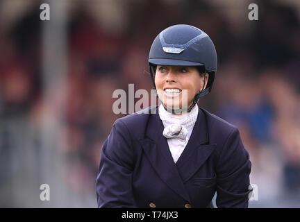 Badminton Immobilien, Badminton, Großbritannien. 3. Mai, 2019. Mitsubishi Motors Badminton Horse Trials, Tag 3; Emma Hyslop-Webb (GBR) Reiten PENNLANDS DOUGLAS vervollständigt die Dressur Test an Tag 3 des 2019 Badminton Horse Trials Credit: Aktion plus Sport/Alamy leben Nachrichten Stockfoto