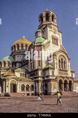 Sofia, Bulgarien. 2. Aug 1991. Die goldene Kuppel, im neobyzantinischen Stil, St. Alexander Newski Kathedrale in Sofia, Hauptstadt von Bulgarien, ist einer der größten orthodoxen Kathedralen und Christliche Kirche Gebäude der Welt und ist die wichtigste touristische Attraktion. Credit: Arnold Drapkin/ZUMA Draht/Alamy leben Nachrichten Stockfoto