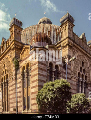 Sofia, Bulgarien. 2. Aug 1991. Die byzantinischen und Spanisch-maurischen Grand sephardische Synagoge, im Herzen von Sofia, Hauptstadt von Bulgarien, während des Zweiten Weltkriegs beschädigt, nie erhalten keine Wiederherstellung unter dem kommunistischen Regime. Die Arbeiten begannen im Jahre 1991, mit Israelischen spenden, die historische Struktur zu rehabilitieren, eine touristische Attraktion. Credit: Arnold Drapkin/ZUMA Draht/Alamy leben Nachrichten Stockfoto