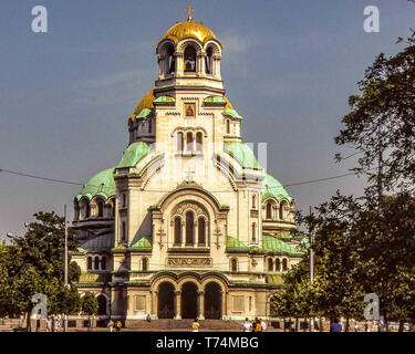 Sofia, Bulgarien. 2. Aug 1991. Die goldene Kuppel, im neobyzantinischen Stil, St. Alexander Newski Kathedrale in Sofia, Hauptstadt von Bulgarien, ist einer der größten orthodoxen Kathedralen und Christliche Kirche Gebäude der Welt und ist die wichtigste touristische Attraktion. Credit: Arnold Drapkin/ZUMA Draht/Alamy leben Nachrichten Stockfoto