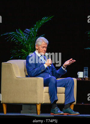 Seattle, Washington, USA. 03 Mai, 2019. Der ehemalige Präsident der Vereinigten Staaten Bill Clinton spricht mit einem ausverkauft Menge bei WaMU Theater am 03.Mai 2019 in Seattle, Washington. Foto Xander Deccio/imageSPACE/MediaPunch Credit: MediaPunch Inc/Alamy leben Nachrichten Stockfoto