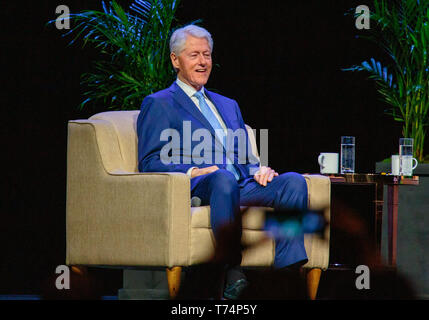 Seattle, Washington, USA. 03 Mai, 2019. Der ehemalige Präsident der Vereinigten Staaten Bill Clinton spricht mit einem ausverkauft Menge bei WaMU Theater am 03.Mai 2019 in Seattle, Washington. Foto Xander Deccio/imageSPACE/MediaPunch Credit: MediaPunch Inc/Alamy leben Nachrichten Stockfoto