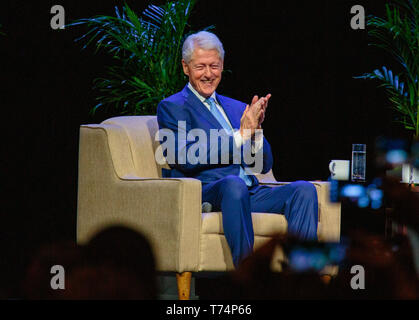 Seattle, Washington, USA. 03 Mai, 2019. Der ehemalige Präsident der Vereinigten Staaten Bill Clinton spricht mit einem ausverkauft Menge bei WaMU Theater am 03.Mai 2019 in Seattle, Washington. Foto Xander Deccio/imageSPACE/MediaPunch Credit: MediaPunch Inc/Alamy leben Nachrichten Stockfoto