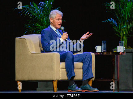 Seattle, Washington, USA. 03 Mai, 2019. Der ehemalige Präsident der Vereinigten Staaten Bill Clinton spricht mit einem ausverkauft Menge bei WaMU Theater am 03.Mai 2019 in Seattle, Washington. Foto Xander Deccio/imageSPACE/MediaPunch Credit: MediaPunch Inc/Alamy leben Nachrichten Stockfoto