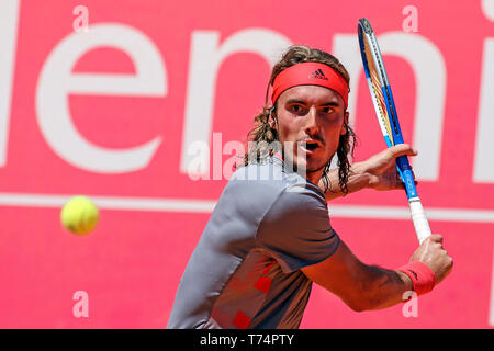 Estoril, Portugal. 03 Mai, 2019. Stefanos Tsitsipas aus Griechenland spielt gegen João Domingues aus Portugal während des Tages 7 von Millennium Estoril Open 2019. Credit: SOPA Images Limited/Alamy leben Nachrichten Stockfoto