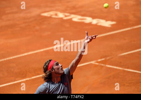 Estoril, Portugal. 03 Mai, 2019. Stefanos Tsitsipas aus Griechenland spielt gegen João Domingues aus Portugal während des Tages 7 von Millennium Estoril Open 2019. Credit: SOPA Images Limited/Alamy leben Nachrichten Stockfoto