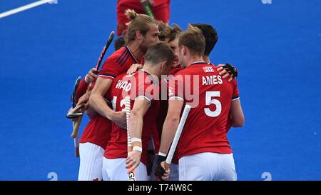 London, Großbritannien. 4. Mai, 2019. Die britische Mannschaft feiern das erste Tor durch Sam Ward (Großbritannien, 13). Großbritannien/Spanien. Mens Hockey. FIH-pro Liga. Lee Valley Hockey und Tennis Center. London. UK. 04.05.2019. Credit: Sport in Bildern/Alamy Live News Credit: Sport in Bildern/Alamy leben Nachrichten Stockfoto