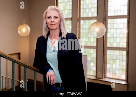 Berlin, Deutschland. 04 Mai, 2019. Jessica Bießmann (AfD), Mitglied des Abgeordnetenhauses von Berlin, steht in einer Treppe im zehlendorfer Rathaus während die AfD Berliner Parteitag. Credit: Christoph Soeder/dpa/Alamy leben Nachrichten Stockfoto