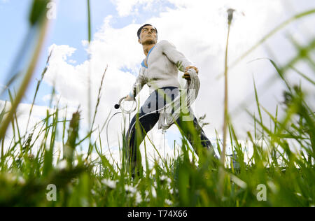 Wilhelmshaven, Deutschland. 04 Mai, 2019. Die Abbildung eines Matrosen können auf dem Gelände der Marina gesehen werden. Credit: mohssen Assanimoghaddam/dpa/Alamy leben Nachrichten Stockfoto