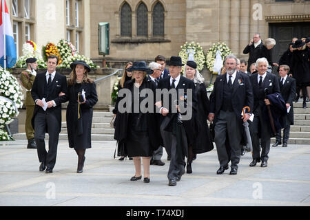 Luxemburg, Luxemburg. 04 Mai, 2019. Nach der Beerdigung des Alten Großherzog Jean, trauernde die Kirche verlassen. Der ehemalige Staatschef des Großherzogtums (1964 bis 2000) im Alter von 98 Jahren gestorben. Zahlreiche Vertreter der europäischen Königshäuser waren bei der Trauerfeier. Credit: Harald Tittel/dpa/Alamy leben Nachrichten Stockfoto