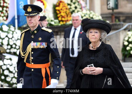 Luxemburg, Luxemburg. 04 Mai, 2019. Beatrix, ehemalige Königin der Niederlande, verlässt die Kirche nach dem Staatsbegräbnis des luxemburgischen Alte Großherzog Jean. Der ehemalige Staatschef des Großherzogtums (1964 bis 2000) im Alter von 98 Jahren gestorben. Zahlreiche Vertreter der europäischen Königshäuser waren bei der Trauerfeier. Credit: Harald Tittel/dpa/Alamy leben Nachrichten Stockfoto