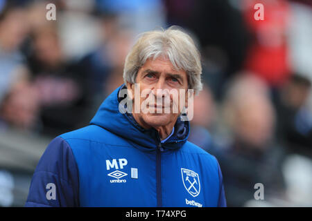 London, Großbritannien. 04 Mai, 2019. West Ham United Manager Manuel Pellegrini während der Premier League Match zwischen West Ham United und Southampton an der London Stadion, Stratford, London am Samstag, den 4. Mai 2019. (Credit: Leila Coker | MI Nachrichten) nur die redaktionelle Nutzung, eine Lizenz für die gewerbliche Nutzung erforderlich. Keine Verwendung in Wetten, Spiele oder einer einzelnen Verein/Liga/player Publikationen. Foto darf nur für Zeitung und/oder Zeitschrift redaktionelle Zwecke verwendet werden. Credit: MI Nachrichten & Sport/Alamy leben Nachrichten Stockfoto