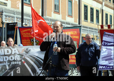 CARDIFF, WALES 4. Mai Paddy Brennan Unite union Einberufer der Honda Werk in Swindon spricht während der jährlichen Cardiff Trades Rat kann Tag März und Rallye in Cardiff, Wales am Samstag, den 4. Mai 2019. (Credit: Jeff Thomas | MI Nachrichten) Credit: MI Nachrichten & Sport/Alamy Live News Credit: MI Nachrichten & Sport/Alamy leben Nachrichten Stockfoto