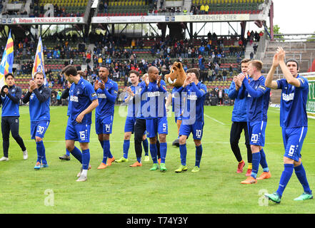 Karlsruhe, Deutschland. Mai, 2019 04.08. Die endgültigen Jubel KSC. GES/Fußball/3. Liga: Karlsruher SC - SG Sonnenhof Grossaspach, 4. Mai 1919 - Fußball 3. Division: Karlsruher SC vs SG Sonnenhof Grossaspach, Karlsruhe, Mai 04, 2019 - | Verwendung der weltweiten Kredit: dpa/Alamy leben Nachrichten Stockfoto