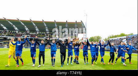 Karlsruhe, Deutschland. Mai, 2019 04.08. Die endgültigen Jubel. GES/Fußball/3. Liga: Karlsruher SC - SG Sonnenhof Grossaspach, 4. Mai 1919 - Fußball 3. Division: Karlsruher SC vs SG Sonnenhof Grossaspach, Karlsruhe, Mai 04, 2019 - | Verwendung der weltweiten Kredit: dpa/Alamy leben Nachrichten Stockfoto