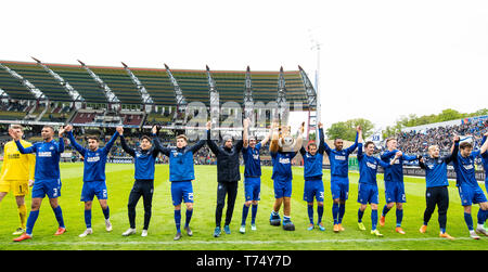 Karlsruhe, Deutschland. Mai, 2019 04.08. Die endgültigen Jubel. GES/Fußball/3. Liga: Karlsruher SC - SG Sonnenhof Grossaspach, 4. Mai 1919 - Fußball 3. Division: Karlsruher SC vs SG Sonnenhof Grossaspach, Karlsruhe, Mai 04, 2019 - | Verwendung der weltweiten Kredit: dpa/Alamy leben Nachrichten Stockfoto