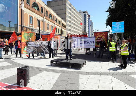 Cardiff, Wales, UK. 04 Mai, 2019. Paddy Brennan Unite Einberufer der Honda Werk in Swindon während der jährlichen Cardiff Trades Rat kann Tag März und Rallye in Cardiff, Wales am Samstag, den 4. Mai 2019. (Credit: Jeff Thomas | MI Nachrichten) Credit: MI Nachrichten & Sport/Alamy leben Nachrichten Stockfoto