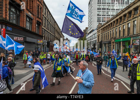 Eine schottische Unabhängigkeit März am 5. Mai 2019 von auob, alle unter einem Banner, von der Stadt den Kelvingrove Park zu Glasgow Green auf einer Route durch die Innenstadt organisiert. Stockfoto