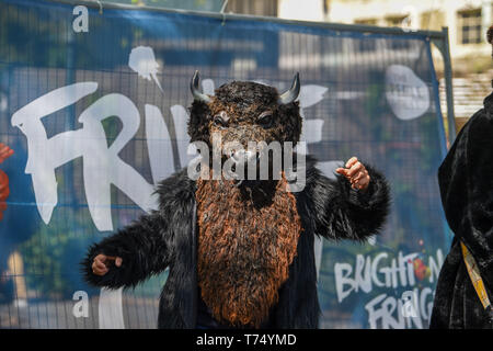 Brighton UK 4. Mai 2019 - Darsteller auf treets das Brighton Festival Fringe von Brighton" Veranstaltung im Zentrum der Stadt am Eröffnungstag. Foto: Simon Dack/Alamy leben Nachrichten Stockfoto