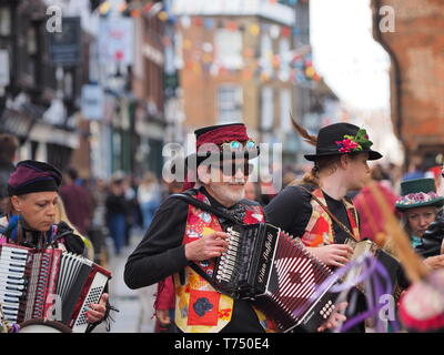 Rochester, Kent, Großbritannien. 04 Mai, 2019. Bilder vom ersten Tag des 2019 Jährliche sweeps Festival in Rochester, Kent in der Feier der traditionellen Urlaub für Schornsteinfeger. Credit: James Bell/Alamy leben Nachrichten Stockfoto