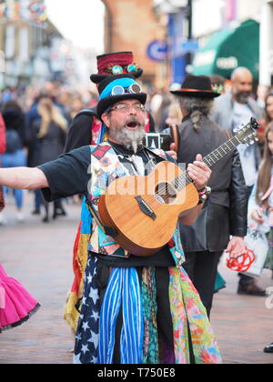 Rochester, Kent, Großbritannien. 04 Mai, 2019. Bilder vom ersten Tag des 2019 Jährliche sweeps Festival in Rochester, Kent in der Feier der traditionellen Urlaub für Schornsteinfeger. Credit: James Bell/Alamy leben Nachrichten Stockfoto