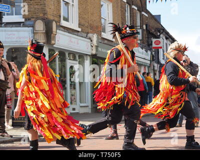 Rochester, Kent, Großbritannien. 04 Mai, 2019. Bilder vom ersten Tag des 2019 Jährliche sweeps Festival in Rochester, Kent in der Feier der traditionellen Urlaub für Schornsteinfeger. Credit: James Bell/Alamy leben Nachrichten Stockfoto