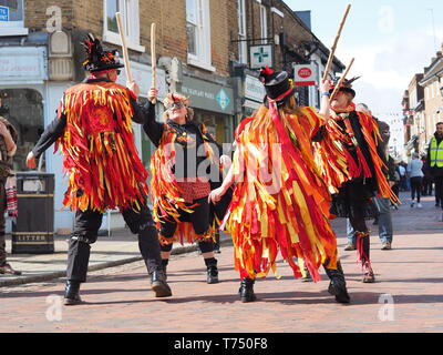 Rochester, Kent, Großbritannien. 04 Mai, 2019. Bilder vom ersten Tag des 2019 Jährliche sweeps Festival in Rochester, Kent in der Feier der traditionellen Urlaub für Schornsteinfeger. Credit: James Bell/Alamy leben Nachrichten Stockfoto