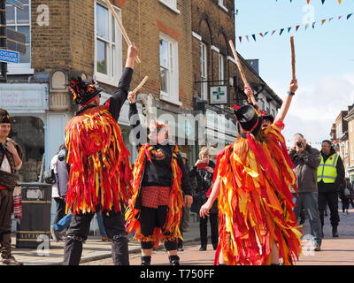 Rochester, Kent, Großbritannien. 04 Mai, 2019. Bilder vom ersten Tag des 2019 Jährliche sweeps Festival in Rochester, Kent in der Feier der traditionellen Urlaub für Schornsteinfeger. Credit: James Bell/Alamy leben Nachrichten Stockfoto