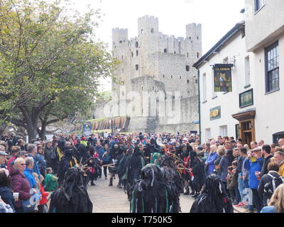 Rochester, Kent, Großbritannien. 04 Mai, 2019. Bilder vom ersten Tag des 2019 Jährliche sweeps Festival in Rochester, Kent in der Feier der traditionellen Urlaub für Schornsteinfeger. Credit: James Bell/Alamy leben Nachrichten Stockfoto