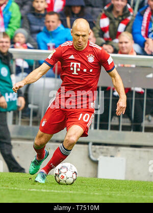 München, Deutschland. 04 Mai, 2019. Arjen ROBBEN, FCB 10 mit Ball FC BAYERN MÜNCHEN - Hannover 96-DFL-Bestimmungen verbieten die Verwendung von Fotografien als BILDSEQUENZEN und/oder quasi-VIDEO - 1. Deutsche Fussball Liga, München, Mai 04, 2019 Saison 2018/2019, Spieltag 32, FCB, Hannover, Kredit: Peter Schatz/Alamy leben Nachrichten Stockfoto