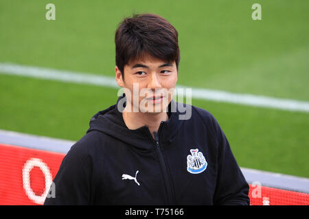 Newcastle upon Tyne, Großbritannien. 04 Mai, 2019. Newcastle United Ki Sung-yeung kommt, bevor die Premier League Match zwischen Newcastle United und Liverpool in der St. James's Park, Newcastle am Samstag, den 4. Mai 2019. (Credit: Steven Hadlow | MI Nachrichten) nur die redaktionelle Nutzung, eine Lizenz für die gewerbliche Nutzung erforderlich. Keine Verwendung in Wetten, Spiele oder einer einzelnen Verein/Liga/player Publikationen. Foto darf nur für Zeitung und/oder Zeitschrift redaktionelle Zwecke verwendet werden. Credit: MI Nachrichten & Sport/Alamy leben Nachrichten Stockfoto