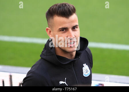 Newcastle upon Tyne, Großbritannien. 04 Mai, 2019. Newcastle United Karl Darlow kommt, bevor die Premier League Match zwischen Newcastle United und Liverpool in der St. James's Park, Newcastle am Samstag, den 4. Mai 2019. (Credit: Steven Hadlow | MI Nachrichten) nur die redaktionelle Nutzung, eine Lizenz für die gewerbliche Nutzung erforderlich. Keine Verwendung in Wetten, Spiele oder einer einzelnen Verein/Liga/player Publikationen. Foto darf nur für Zeitung und/oder Zeitschrift redaktionelle Zwecke verwendet werden. Credit: MI Nachrichten & Sport/Alamy leben Nachrichten Stockfoto