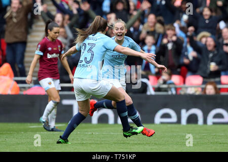 London, Großbritannien. 04 Mai, 2019. London, Großbritannien. 04 Mai, 2019. London, Großbritannien. 04 Mai, 2019. Keira Walsh von Manchester City feiert ihr Seiten 1. Ziel zählen während der FA Frauen Cup Finale zwischen Manchester City und West Ham United Damen im Wembley Stadium am 4. Mai 2019 in London, England. Credit: PHC Images/Alamy Live News Credit: PHC Images/Alamy Live News Credit: PHC Images/Alamy leben Nachrichten Stockfoto