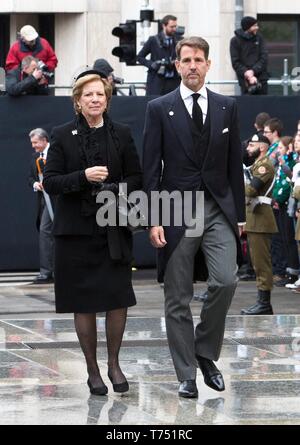 Luxemburg, Luxemburg. 04 Mai, 2019. Pavlos, Kronprinz von Griechenland und Mutter Königin Anne-Marie von Griechenland kommen an der Cathédrale Notre-Dame in Luxemburg, Mai 04, 2019, die Beerdigung von Seiner Königlichen Hoheit, Großherzog Jean von Luxemburg (5. Januar 1921 bis 23. April 2019) Credit: Albert Ph-van der Werf/Niederlande/Point de Vue |/dpa/Alamy Leben Nachrichten zu besuchen Stockfoto