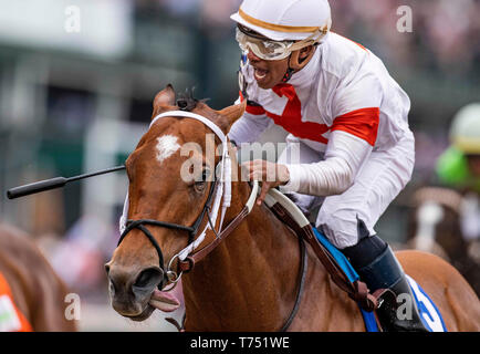 Louisville, Kentucky, USA. 4. Mai, 2019. LOUISVILLE, Kentucky - Mai 04: Mia Unfug mit Ricardo Santana an Bord gewinnt die Humana Spinnrocken in der Churchill Downs in Louisville, Kentucky am 04 Mai, 2019. Evers/Eclipse Sportswire/CSM/Alamy leben Nachrichten Stockfoto