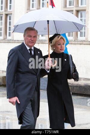 Luxemburg, Luxemburg. 04 Mai, 2019. Prinz Carlo von Bourbon-Two Sizilien und Prinzessin Camilla von Bourbon-Two Sizilien erreichen die Cathédrale Notre-Dame in Luxemburg, Mai 04, 2019, die Beerdigung von Seiner Königlichen Hoheit, Großherzog Jean von Luxemburg (5. Januar 1921 bis 23. April 2019) Credit: Albert Ph-van der Werf/Niederlande/Point de Vue |/dpa/Alamy Leben Nachrichten zu besuchen Stockfoto