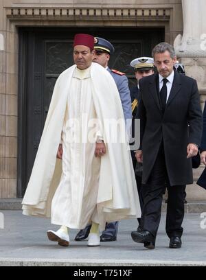 Luxemburg, Luxemburg. 04 Mai, 2019. Prinz Moulay Rachid von Marokko und Präsident Nicolas Sarkozy an der Cathédrale Notre-Dame in Luxemburg auf Mai 04, 2019, nach der Trauerfeier von Seiner Königlichen Hoheit, Großherzog Jean von Luxemburg (5. Januar 1921 bis 23. April 2019) Credit: Albert Ph-van der Werf/Niederlande/Point de Vue |/dpa/Alamy leben Nachrichten Stockfoto