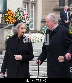 Luxemburg, Luxemburg. 04 Mai, 2019. König Juan Carlos und Königin Sofia von Spanien an der Cathédrale Notre-Dame in Luxemburg auf Mai 04, 2019, nach der Trauerfeier von Seiner Königlichen Hoheit, Großherzog Jean von Luxemburg (5. Januar 1921 bis 23. April 2019) Credit: Albert Ph-van der Werf/Niederlande/Point de Vue |/dpa/Alamy leben Nachrichten Stockfoto