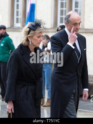 Luxemburg, Luxemburg. 04 Mai, 2019. Prinzessin Astrid und Prinz Lorenz von Belgien kommen an der Cathédrale Notre-Dame in Luxemburg, Mai 04, 2019, die Beerdigung von Seiner Königlichen Hoheit, Großherzog Jean von Luxemburg (5. Januar 1921 bis 23. April 2019) Credit: Albert Ph-van der Werf/Niederlande/Point de Vue |/dpa/Alamy Leben Nachrichten zu besuchen Stockfoto