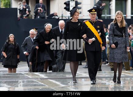 Luxemburg, Luxemburg. 04 Mai, 2019. King Filip und Königin Mathilde und Prinzessin Elisabeth, König Albert II. und Königin Paola, Prinz Laurent, Prinzessin Astrid und Prinz Lorenz und Prinzessin Lea Belgien kommen an der Cathédrale Notre-Dame in Luxemburg, Mai 04, 2019, die Beerdigung von Seiner Königlichen Hoheit, Großherzog Jean von Luxemburg (5. Januar 1921 bis 23. April 2019) Credit: Albert Ph-van der Werf/Niederlande/Point de Vue |/dpa/Alamy Leben Nachrichten zu besuchen Stockfoto