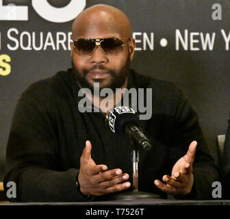 Las Vegas, USA. 04 Mai, 2019. (L - R) Gennadiy 'ggg'' Glolovkin kündigt seine neue Boxtrainer Johnathon Banks Samstag während einer Pressekonferenz in Las Vegas NV. April 4, 2019. Johnathon Banks GGG für seine bevorstehenden Kampf in New York gegen Steve Rollen bei MSG am 8. Juni. Foto von Gene Blevins/ZUMAPRESS Credit: Gene Blevins/ZUMA Draht/Alamy leben Nachrichten Stockfoto