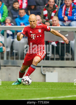 München, Deutschland. 04 Mai, 2019. Arjen ROBBEN, FCB 10 FC BAYERN MÜNCHEN - Hannover 96 3-1 - DFL-Bestimmungen verbieten die Verwendung von Fotografien als BILDSEQUENZEN und/oder quasi-VIDEO - 1. Deutsche Fussball Liga, München, Mai 04, 2019 Saison 2018/2019, Spieltag 32, FCB, Hannover, Kredit: Peter Schatz/Alamy leben Nachrichten Stockfoto