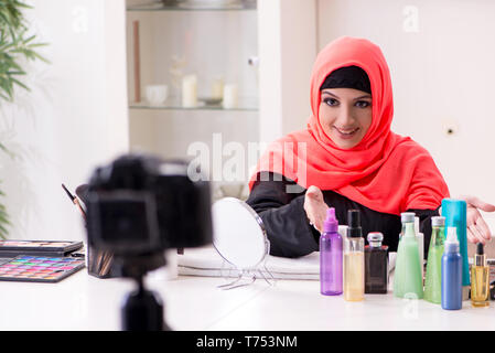 Schönheit Blogger im hijab Aufnahme von Video für Ihren Blog. Stockfoto