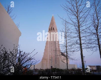 Irland, APR 4: Außenansicht der berühmten Kirche Hallgrimskirkja auf der Apr 4, 2018 in Irland Stockfoto