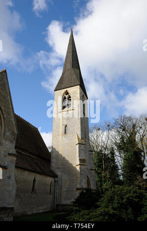 St James die Große Kirche, Waresley, Cambridgeshire, wurde 1857 gebaut und entworfen von dem Architekten William Butterfield, deren Werke enthalten Keble Col Stockfoto