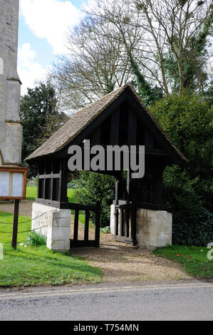 Lych gate, Waresley, Cambridgeshire, im St James die große Kirche Stockfoto