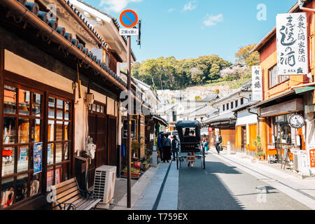 Okayama, Japan - 15 April, 2019: Kurashiki Bikan Historischen Viertel, traditionelles Dorf Stockfoto